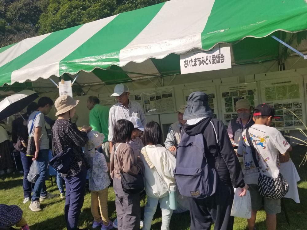 2024-10-20大勢の人の行列