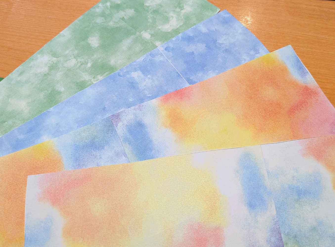 広報03 背景三択.jpg